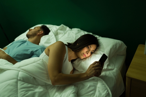 How to Catch Your Partner Cheating on Social Media