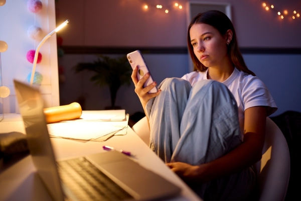 How to Sync My Boyfriend’s Phone to Mine